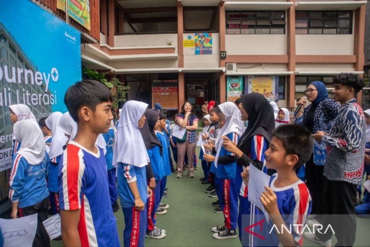 Sarinah perkuat literasi pendidikan siswa-siswi lewat program sosial