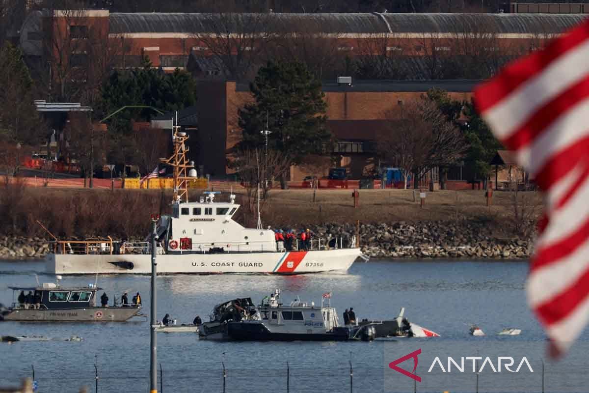 Penyelidik belum temukan kotak hitam pesawat tabrakan di Washington