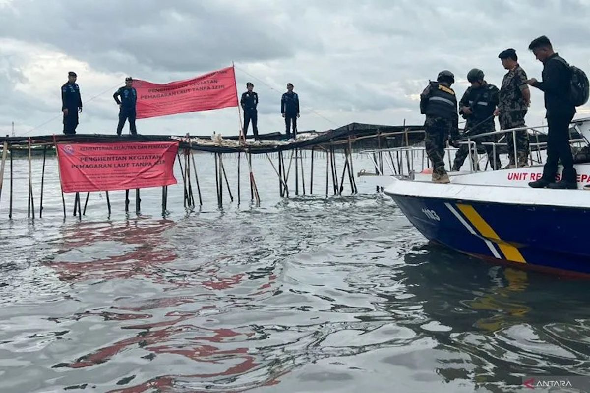 Kementerian kelautan periksa Kepala Desa dan 13 nelayan soal pagar laut