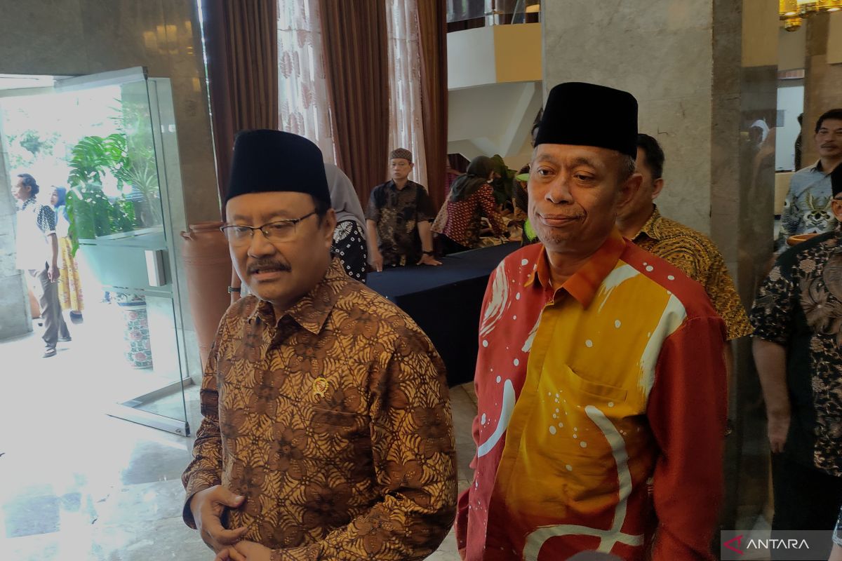 Mensos: Warga miskin yang kerja di dapur MBG tetap terima bansos