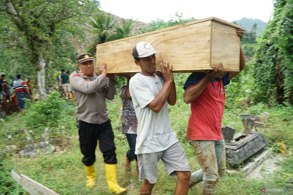 Ratusan makam terdampak proyek Bendungan Bagong Trenggalek dipindahkan