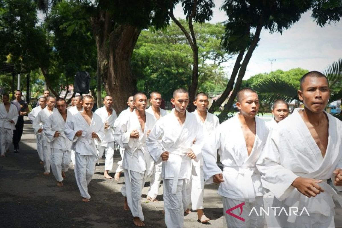 Polda Gorontalo tingkatkan kemampuan bela diri bintara remaja