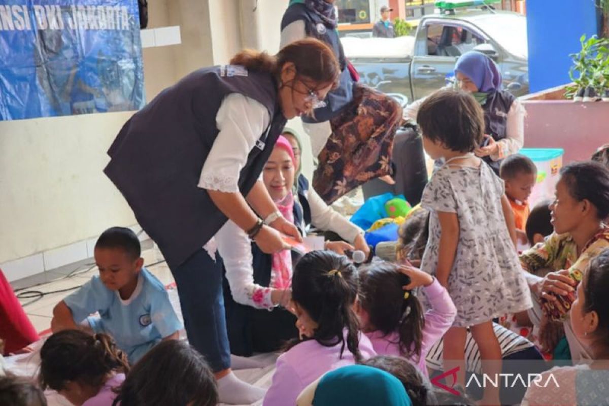 Dinsos DKI beri bantuan psikososial ke penyintas banjir Semper Barat