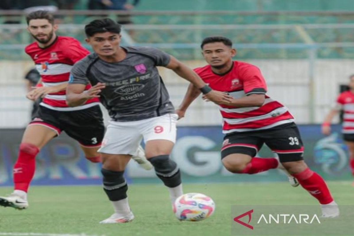 Madura United taklukkan Persis Solo 2-0