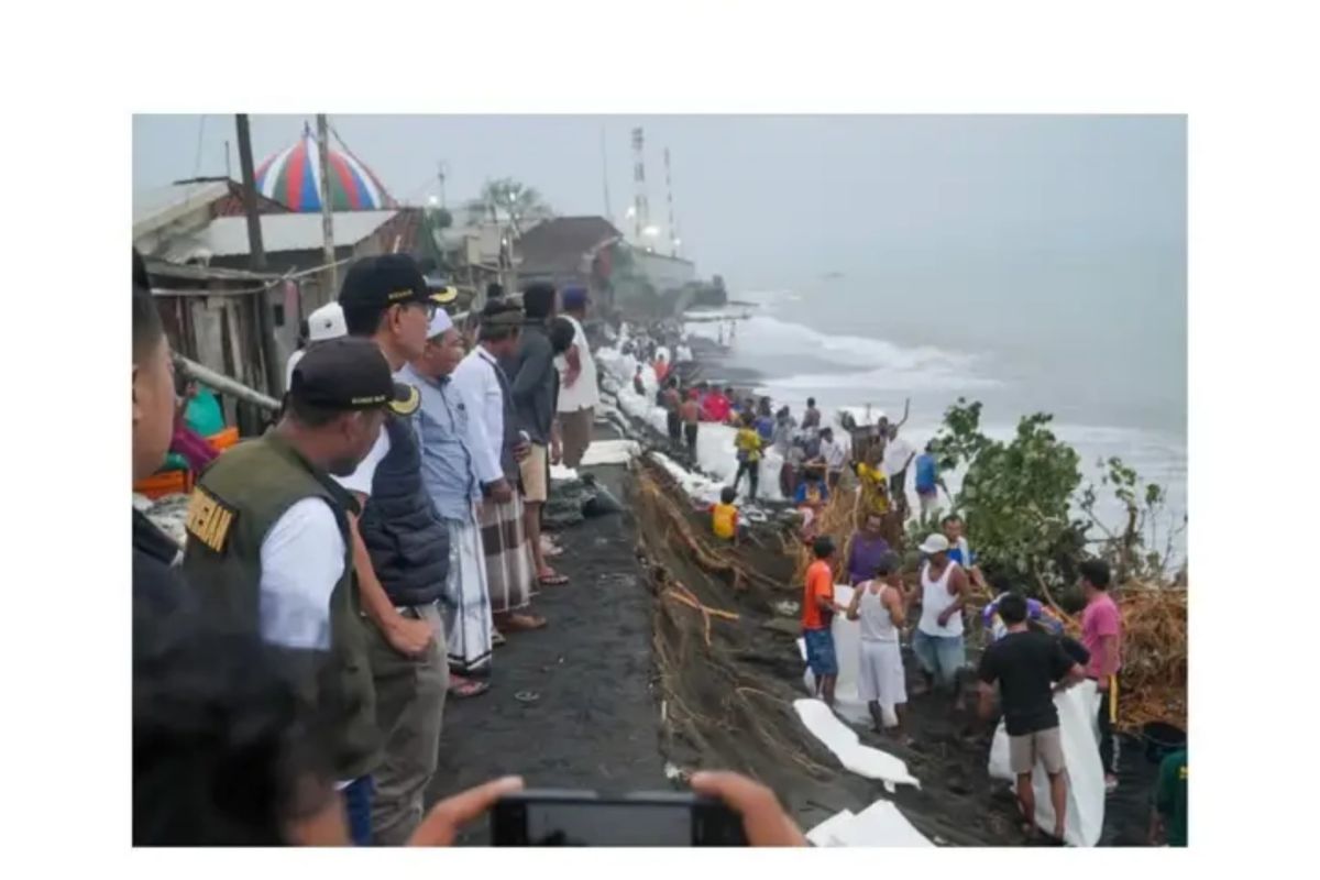 BPBD Mataram sebar 300 geobag antisipasi erosi pantai