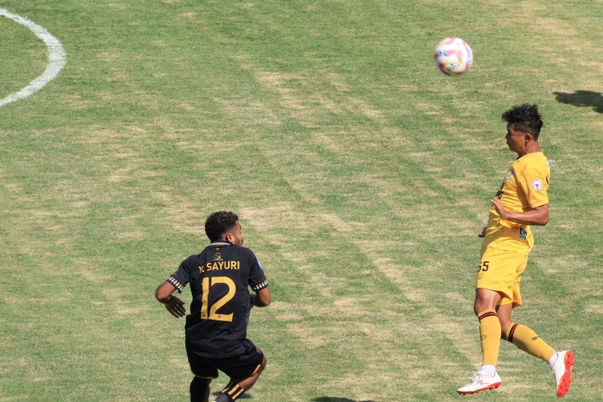 Semen Padang FC tahan imbang Laskar Kie Raha 0-0 pada babak pertama