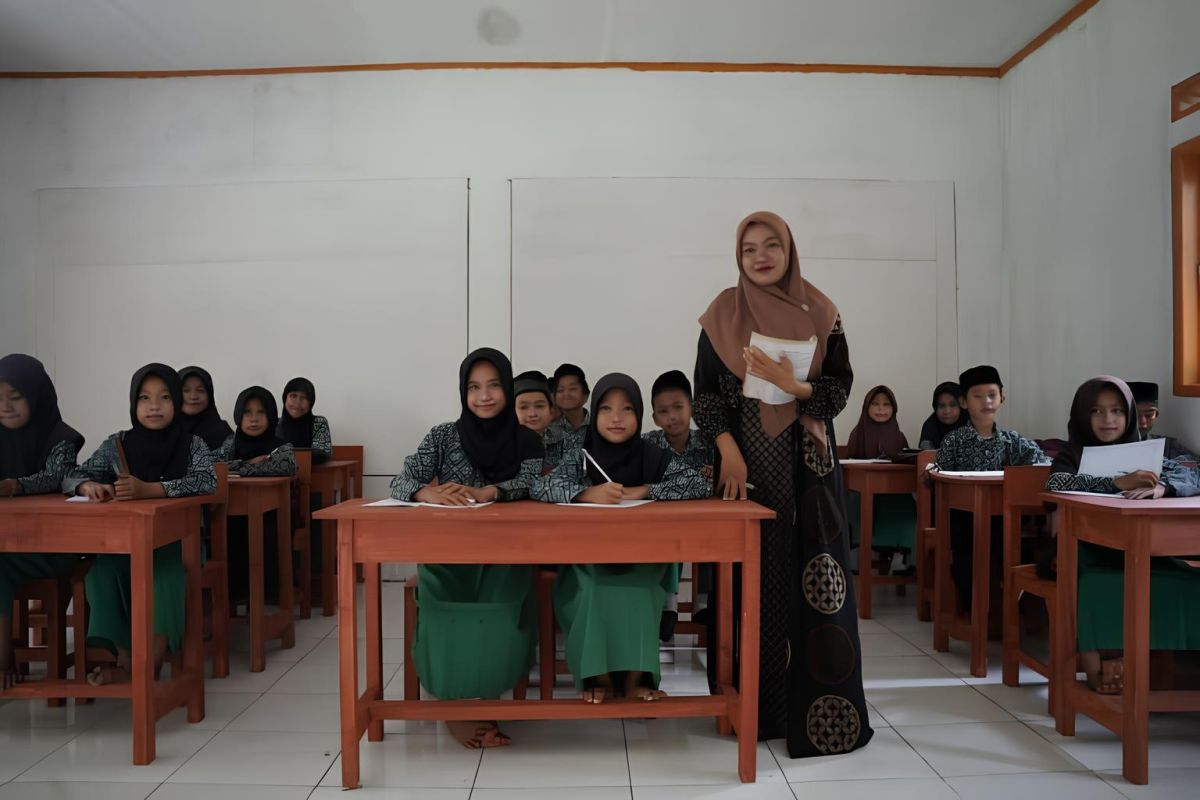 Dompet Dhuafa Banten dan Telkom Group bantu renovasi sekolah di Pandeglang