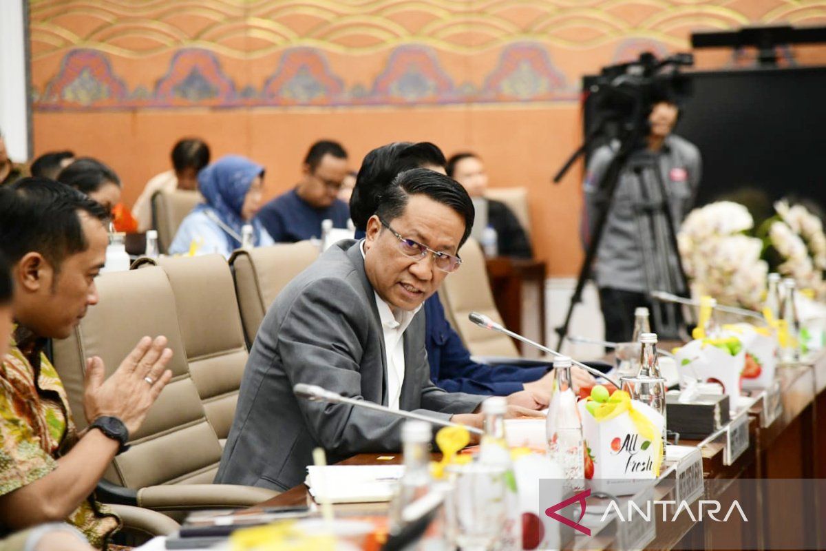 Kemenkum mempercepat pembahasan berbagai RUU di 100 hari pertama kabinet