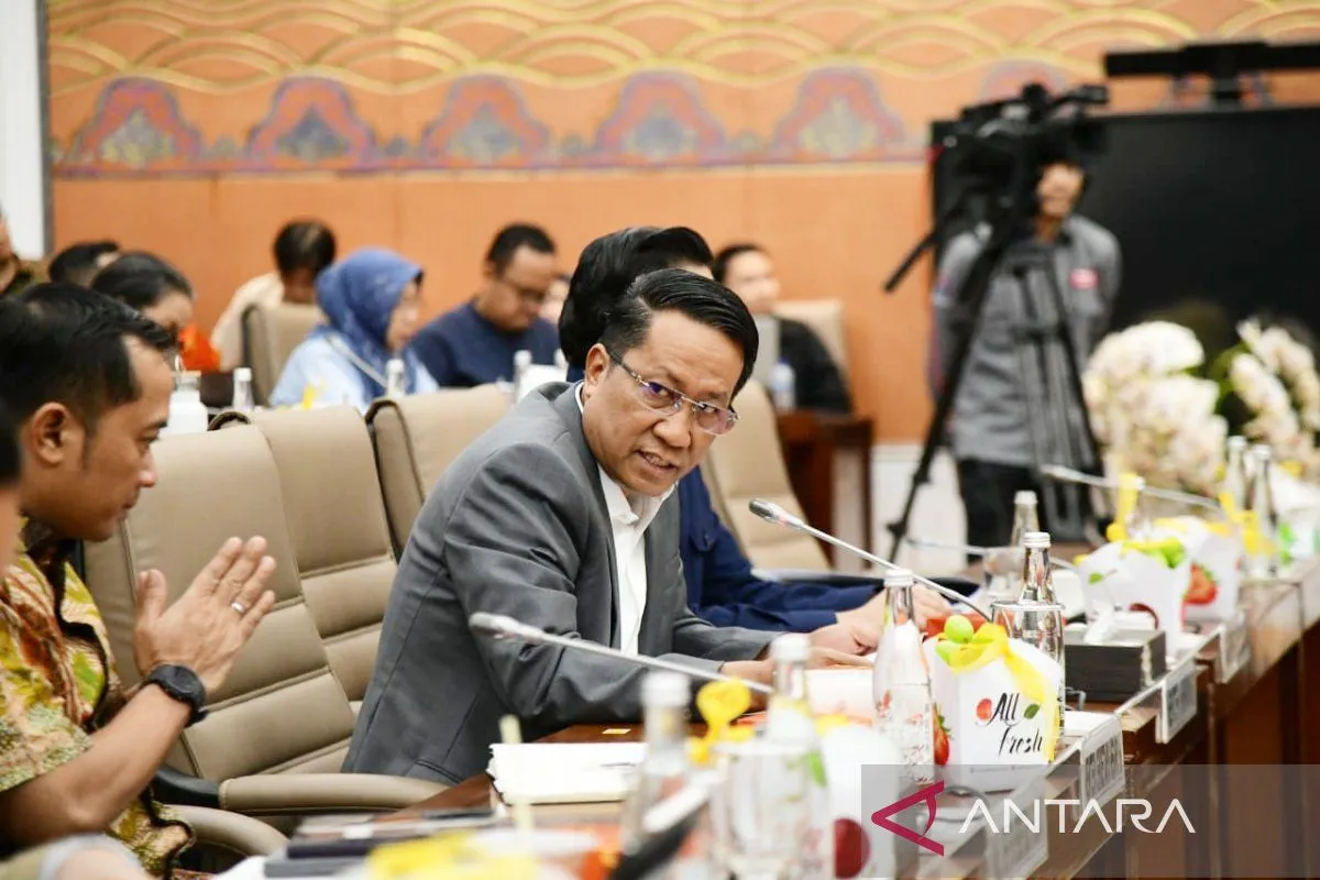 Kemenkum mempercepat pembahasan berbagai RUU di 100 hari pertama kabinet