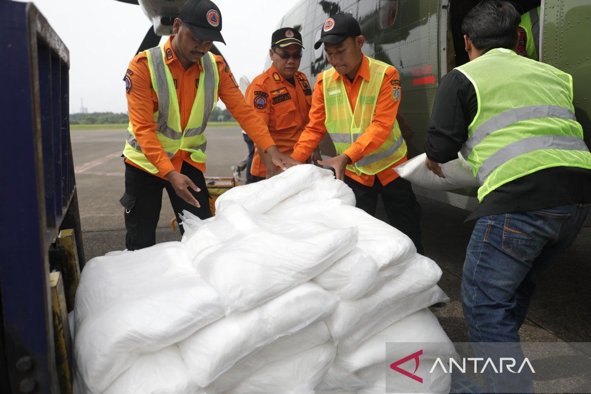 Hari kedua, barat dan utara Jakarta jadi fokus modifikasi cuaca