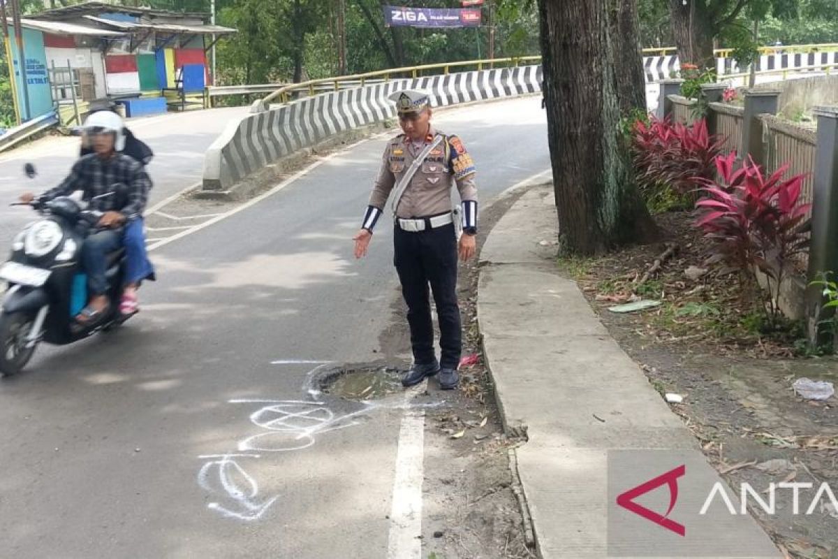 Polisi Blitar tangani laka lantas korban meninggal dunia