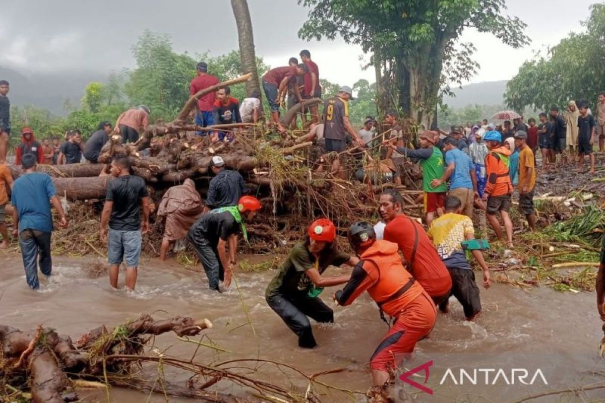 Satu lagi korban banjir Bima ditemukan dan lima masih hilang