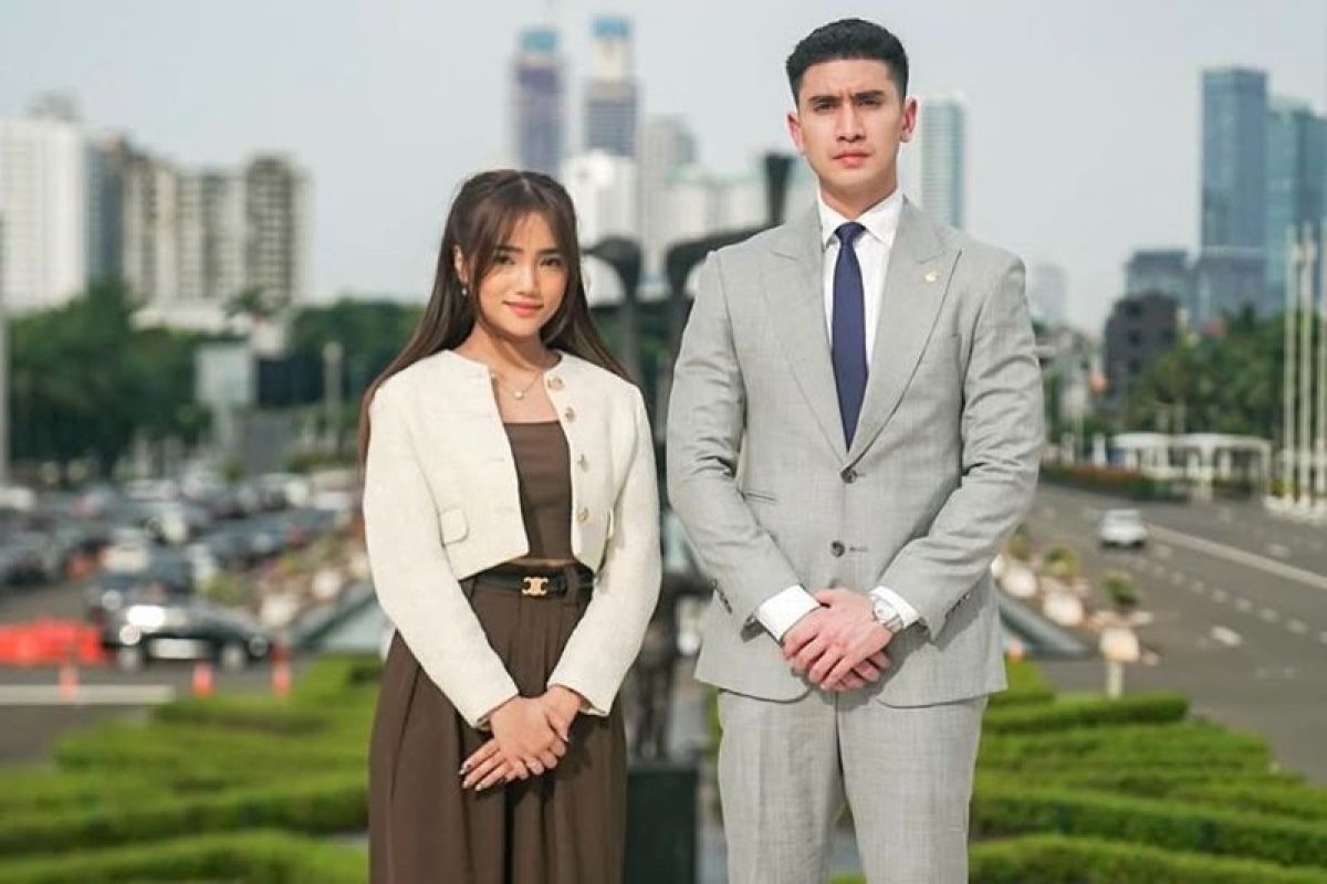 Fuji dan Verrell Bramasta trending di YouTube setelah kunjungan ke DPR. Apakah cinta di balik pertemanan?