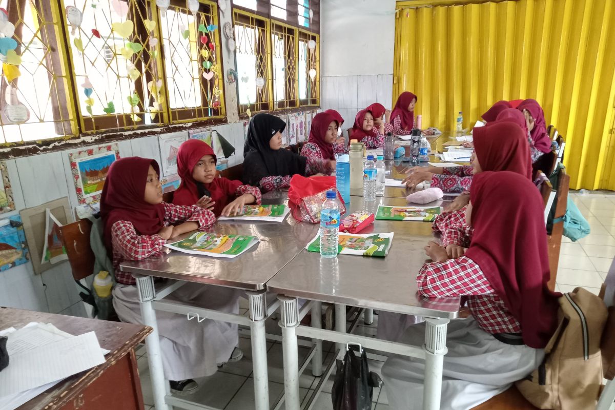 Pemkot Mataram larang siswa SD-SMP bawa ponsel ke sekolah