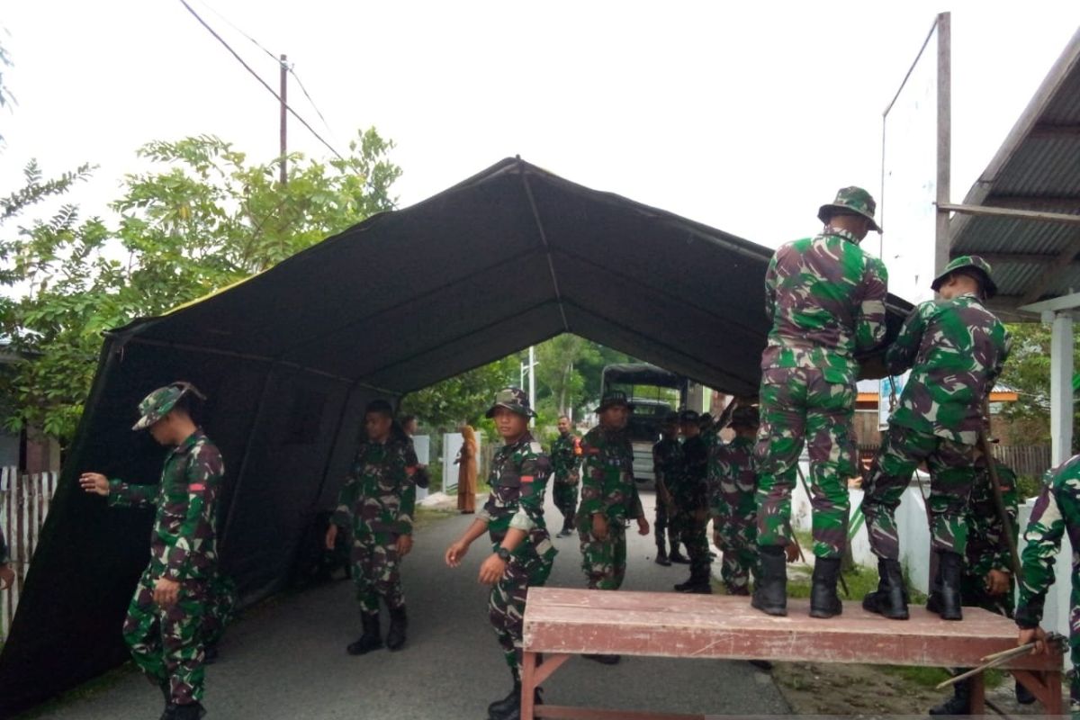 TNI mendirikan tenda bagi korban luapan air Danau Limboto