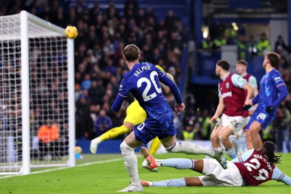 Chelsea naik ke empat besar setelah kalahkan West Ham 2-1