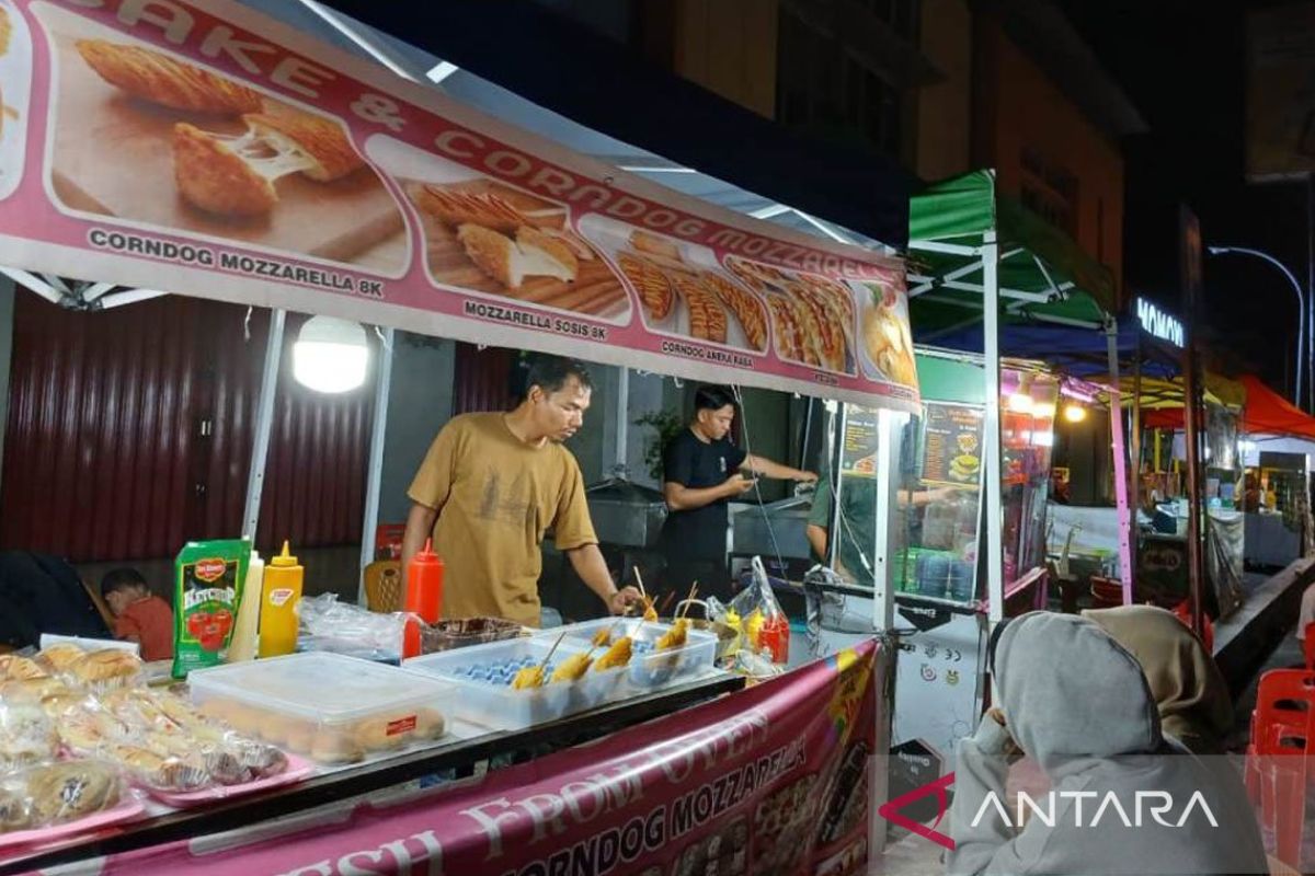 Pedagang kuliner manfaatkan lahan Ramayana buka gerai