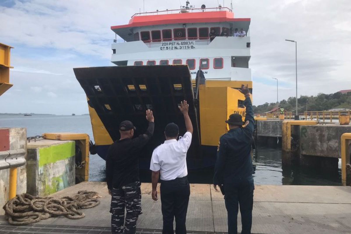 Satuan Pelabuhan Tual tunda pelayaran antarpulau akibat cuaca  ekstrem