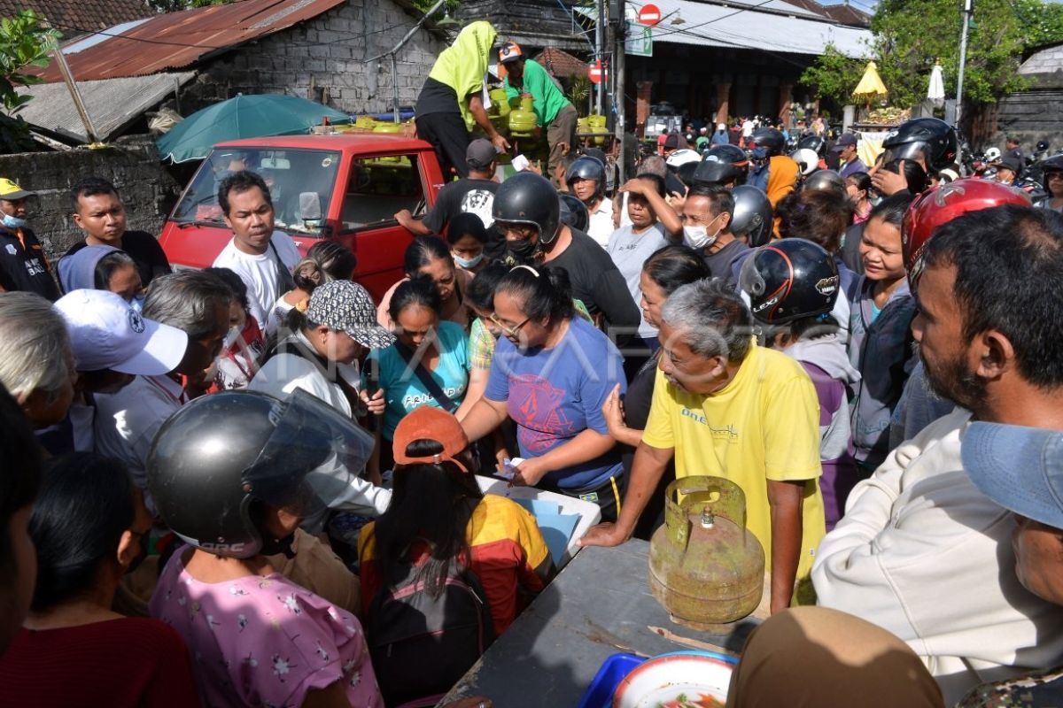 Jungkir balik Kementerian ESDM menjaga subsidi LPG 3 kg agar tepat sasaran