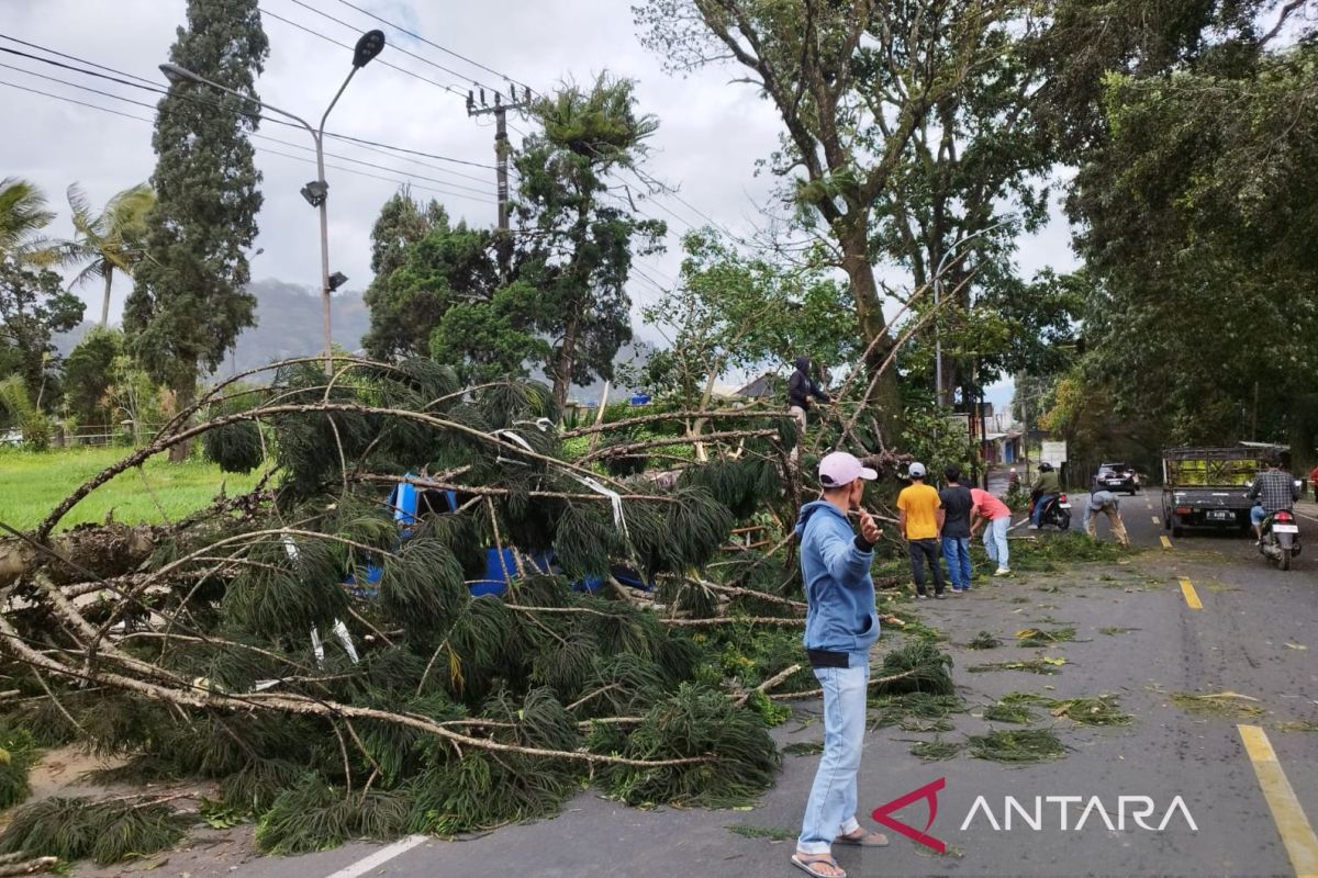 Petugas pastikan jalur Puncak-Cianjur bisa normal kembali