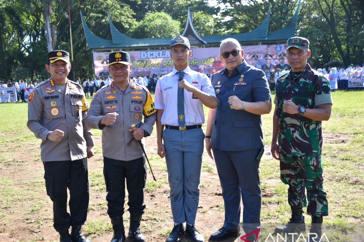 Pemkot Padang - Polda Sumbar deklarasikan antitawuran