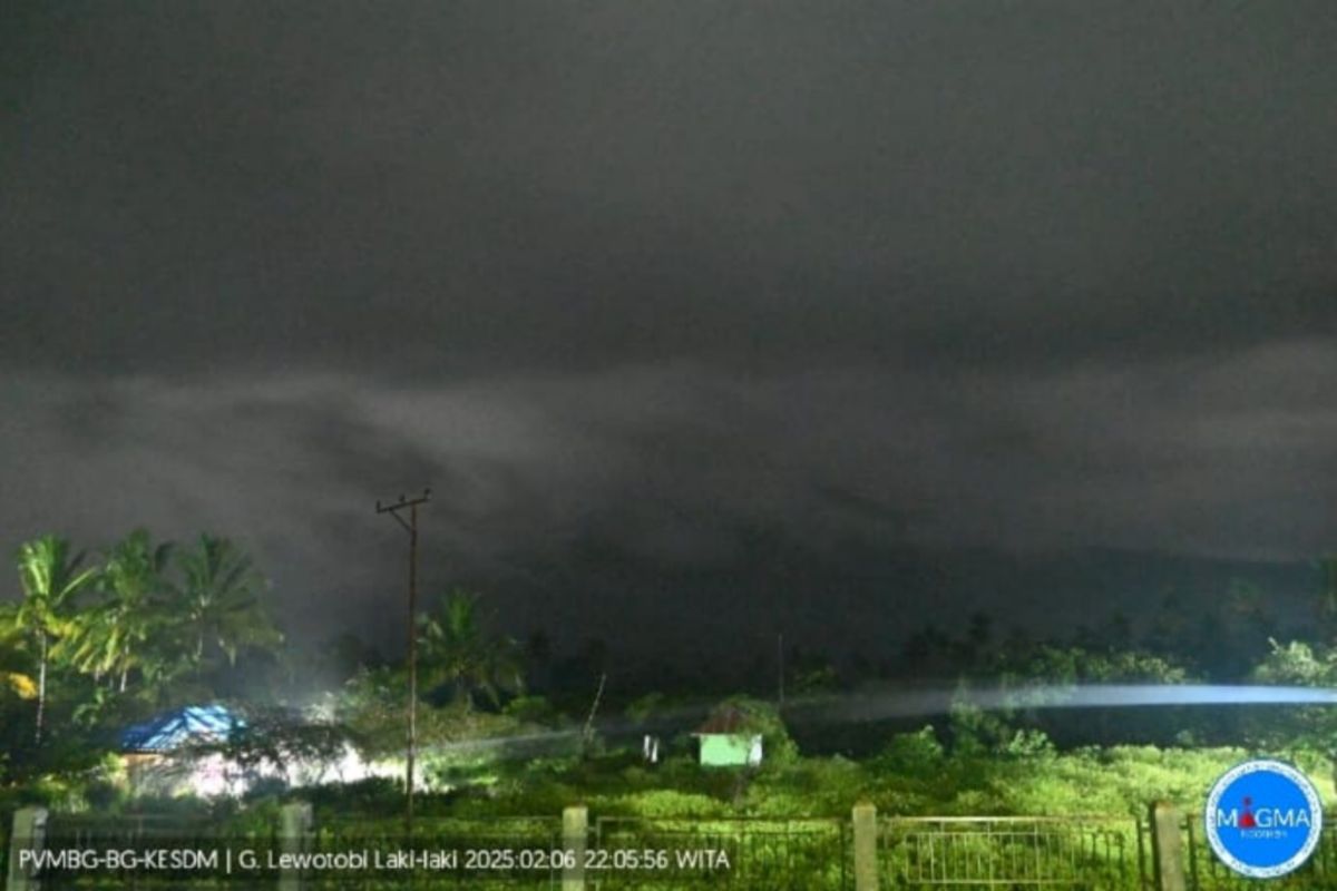 Gunung Lewotobi Laki-Laki kembali erupsi dua kali pada Kamis malam