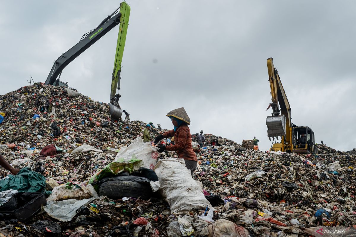 Pemerintah mencari peluang ekonomi dari penutupan tempat pembuangan sampah terbuka