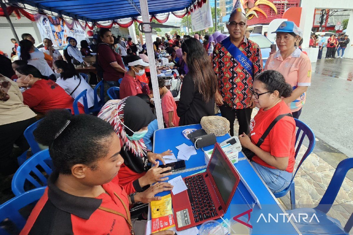 Three regions in Papua implement free health check-up program