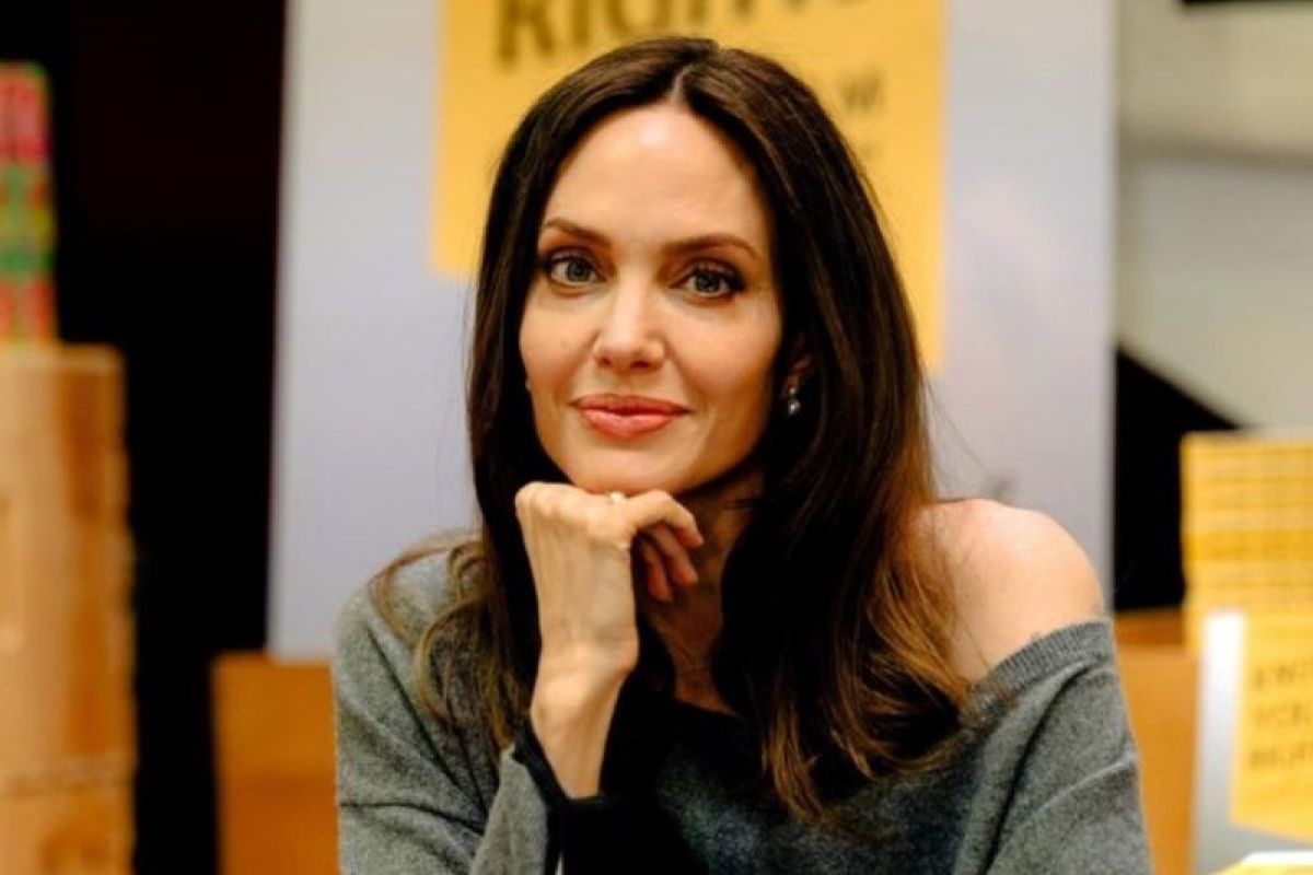 Angelina Jolie ungkap ternyata tak satu pun anaknya tertarik pada dunia film