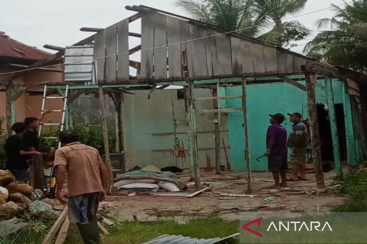 Baznas Kolaka rehab rumah Marbot