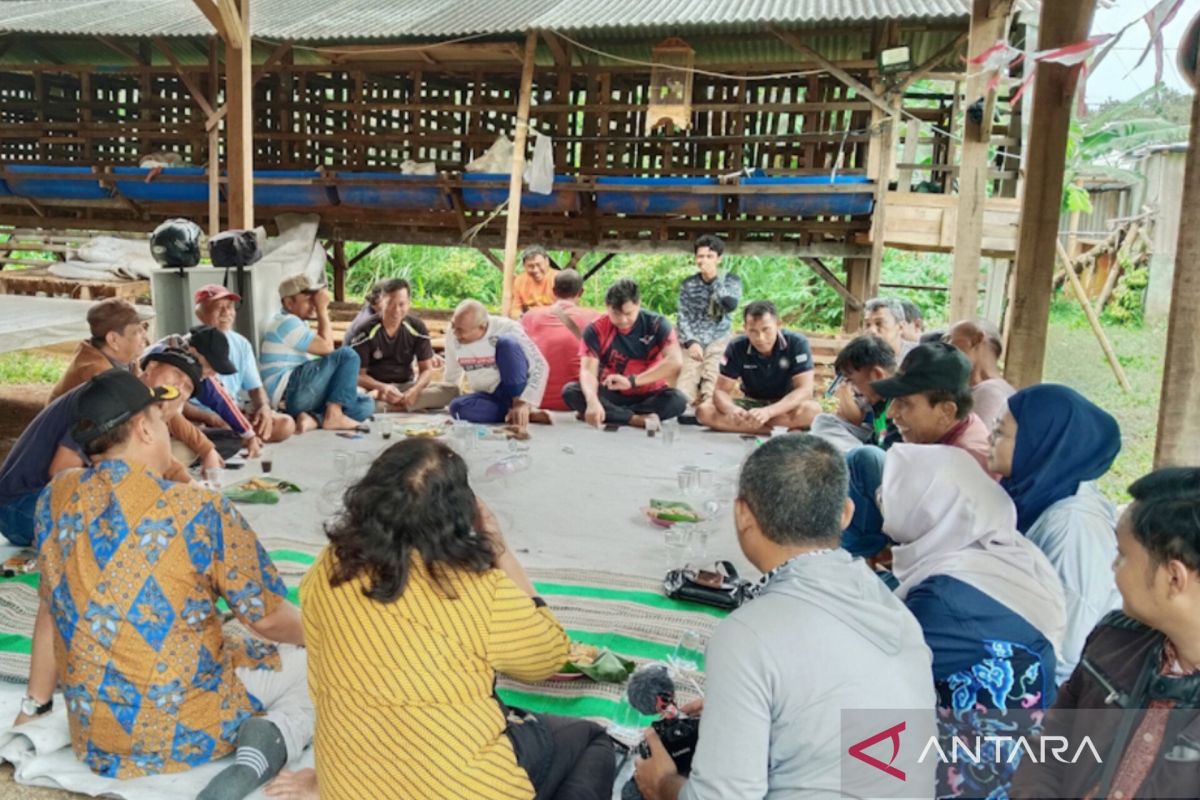 Jaktim edukasi kelompok tani dan berikan vitamin ke hewan ternak