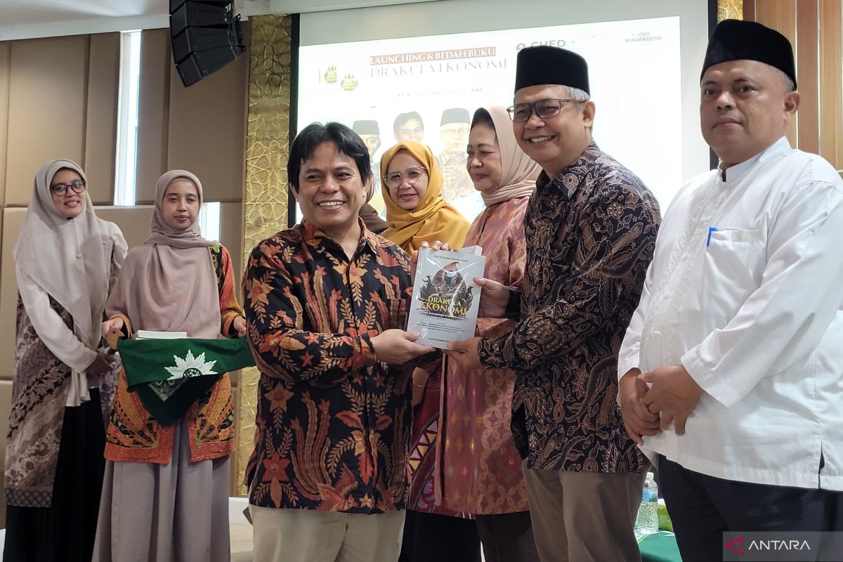 CHED-ITB AD bahas industri tembakau lewat buku "Drakula Ekonomi"