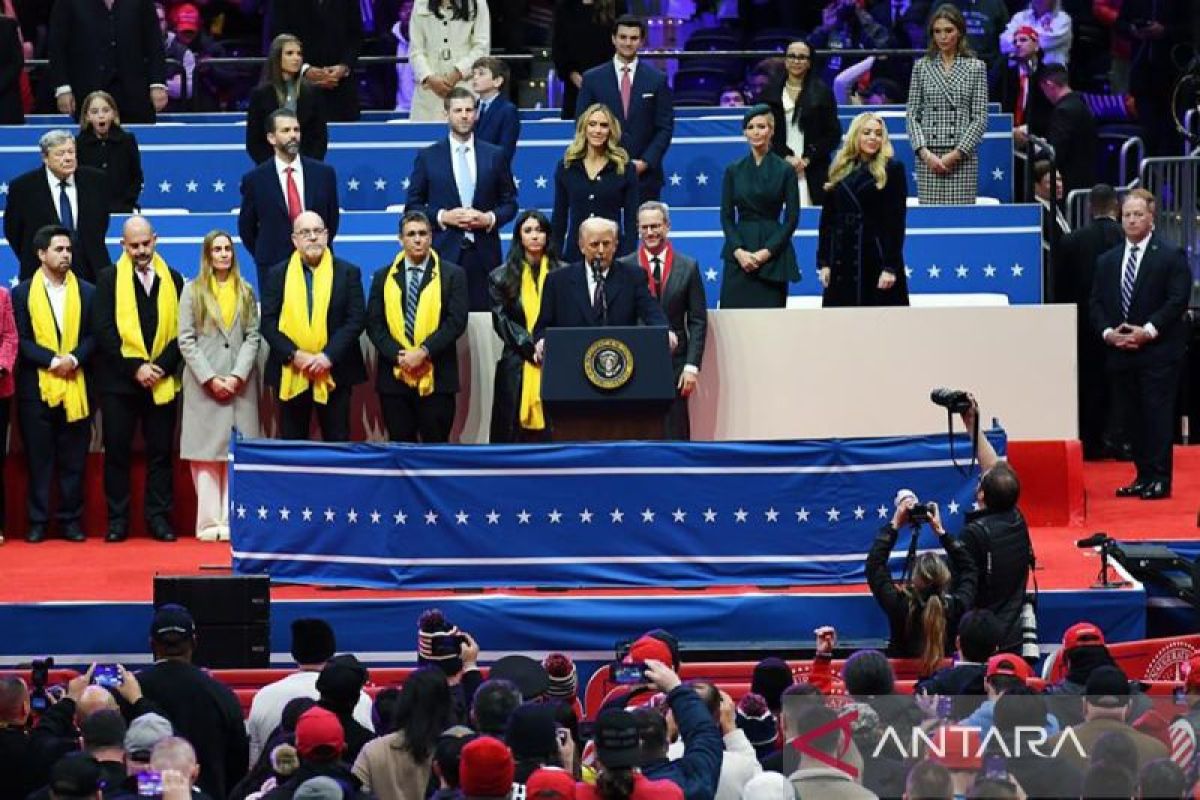 Berbagai langkah Trump picu gelombang unjuk rasa di AS