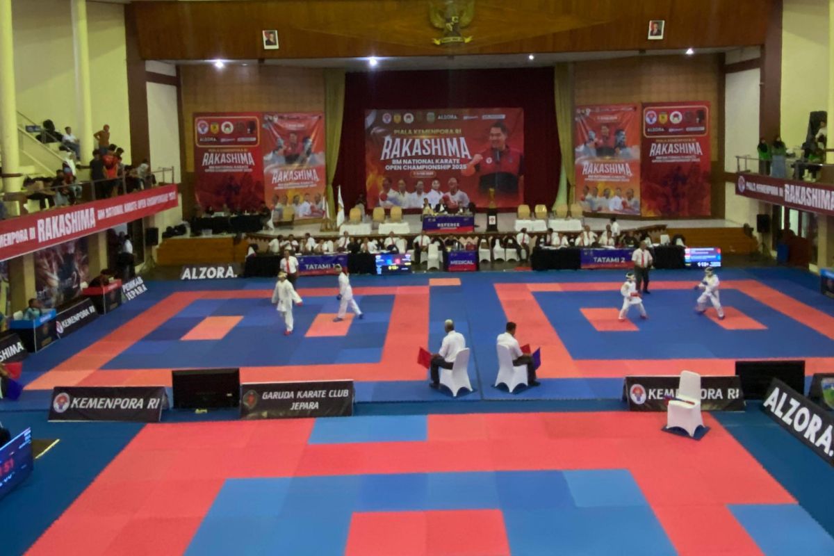 Seribuan karateka ramaikan Piala Kemenpora di Jepara