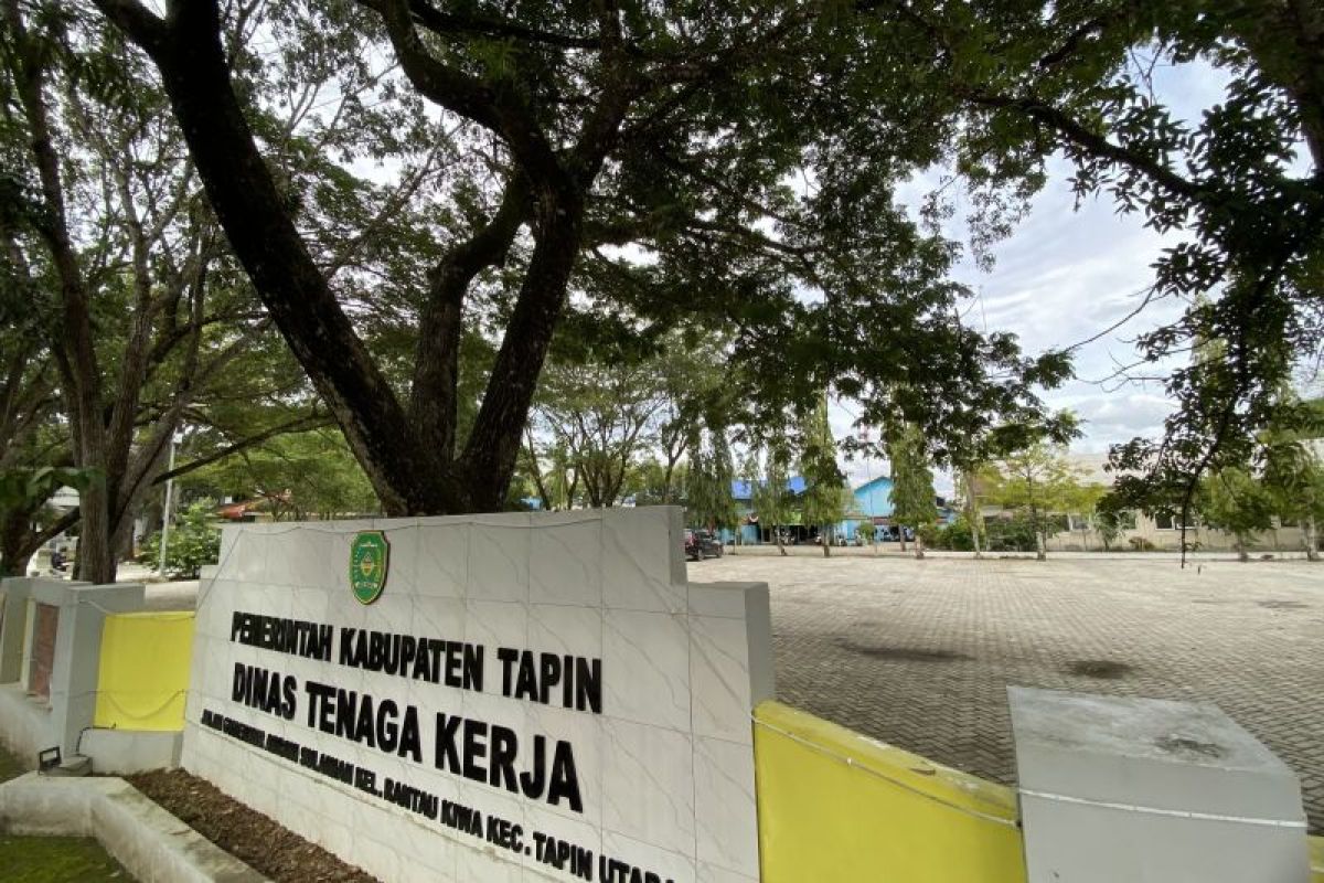 Disnaker Tapin berangkatkan empat TKI ke luar negeri sepanjang 2024