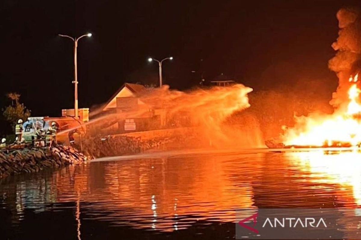 Satu tewas dan lima luka bakar akibat kebakaran kapal di Ancol