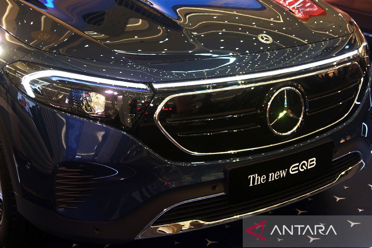 Mercedes-Benz tarik ribuan EQB akibat baterai bermasalah