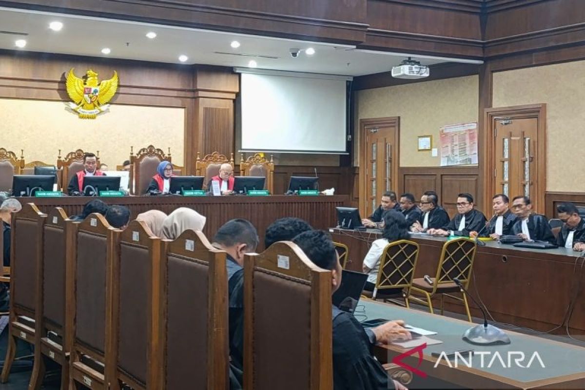 Ibunda Ronald Tannur didakwa suap tiga hakim PN Surabaya Rp4,67 miliar