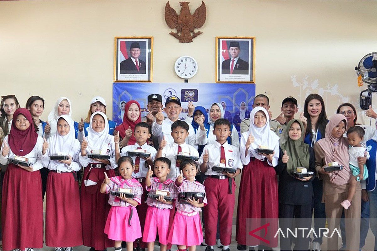 Ratusan siswa SD di Pulau Pari nikmati program Makan Bergizi Gratis