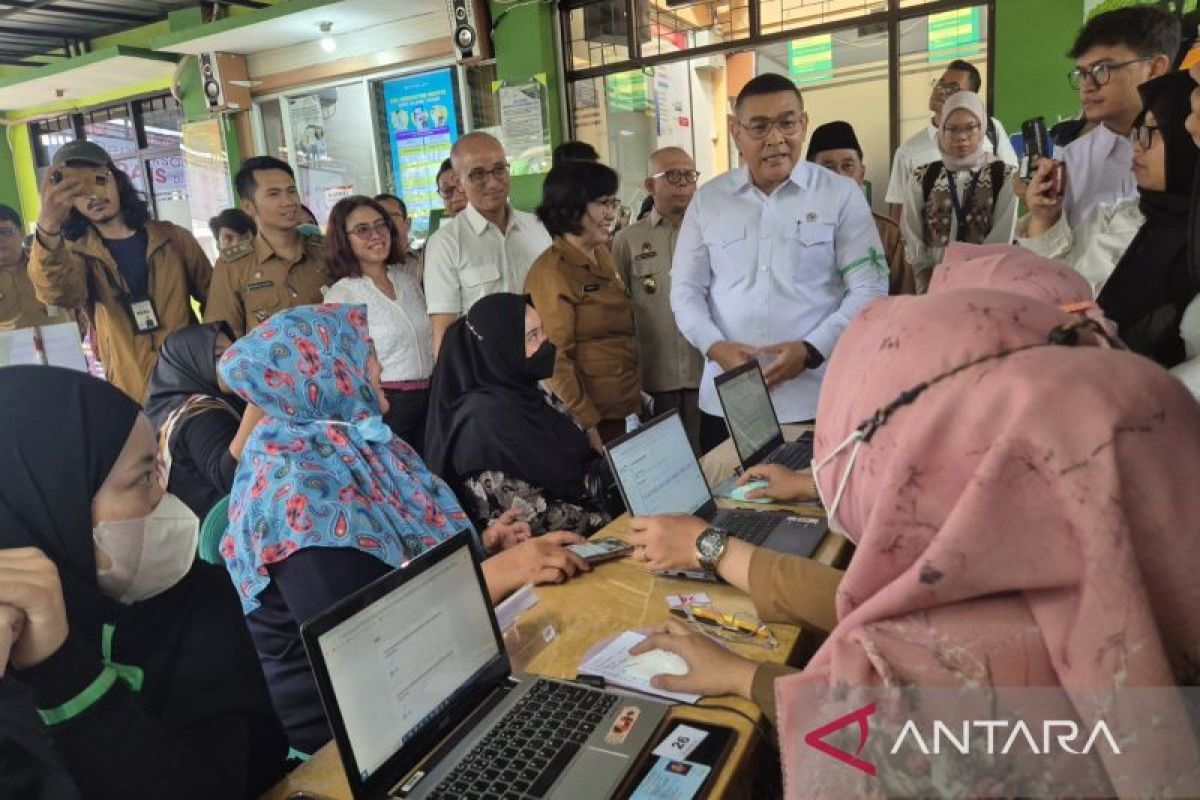 Warga Jatimulya Bekasi antusias datangi puskesmas cek kesehatan gratis