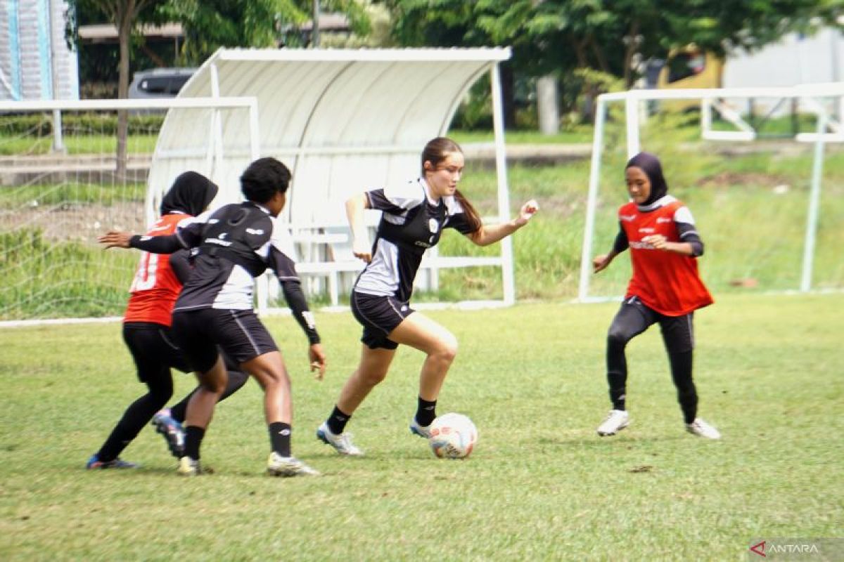 Sydney Hopper incar gol di laga FIFA matchday di Arab Saudi