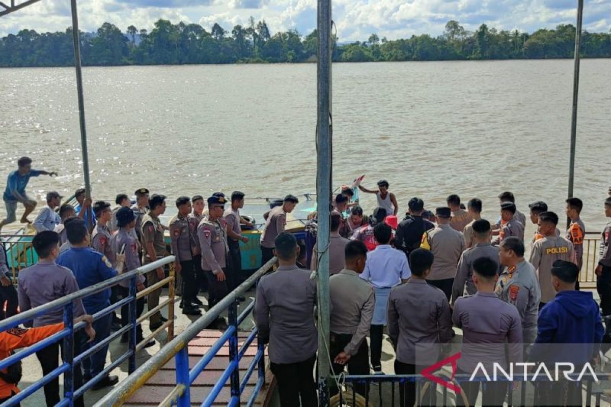 Speedboat berpenumpang 30 orang terbalik di perairan Bulungan