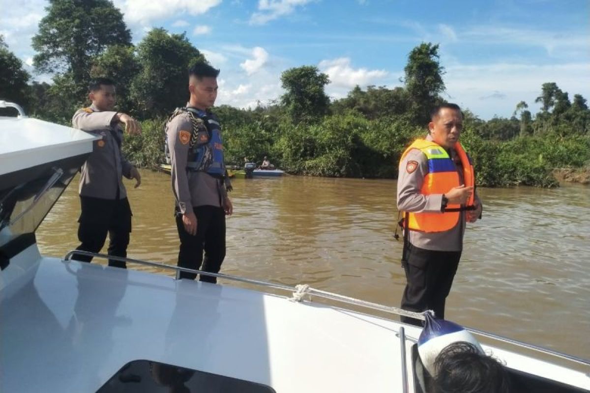 Kapolda Kaltara Turun Langsung ke Lokasi Kecelakaan Speedboat di Sungai Kayan