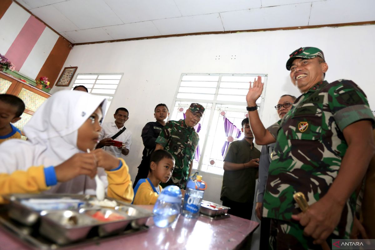 Pangdam XIII/Merdeka tinjau program MBG di Gorontalo