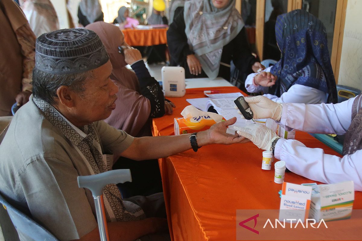 FOTO - Cek kesehatan gratis lansia dan balita di Aceh