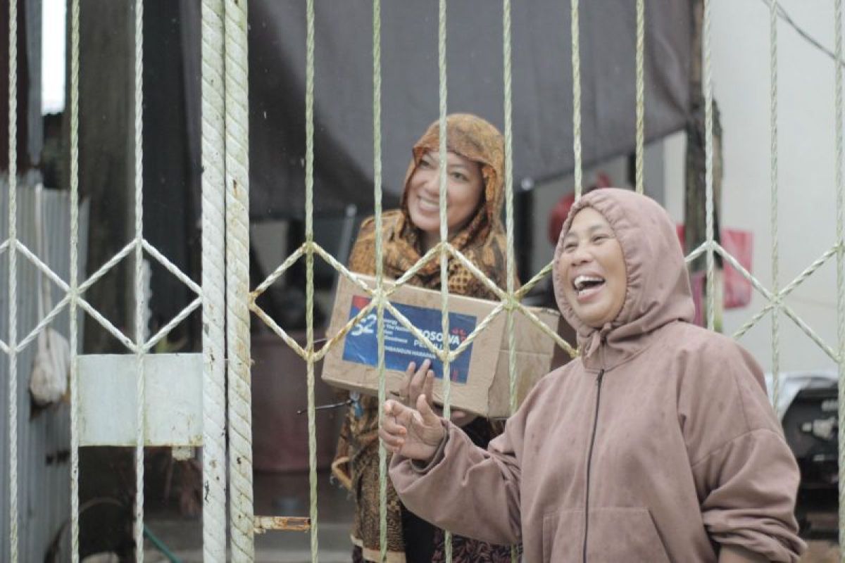 Bosowa Peduli salurkan paket bantuan kepada korban banjir Makassar