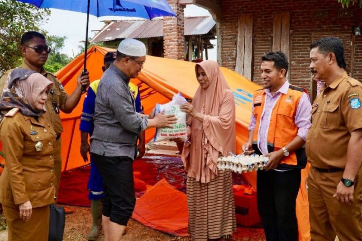 Belasan rumah di Ujungbulu Bulukumba Sulsel diterjang puting beliung