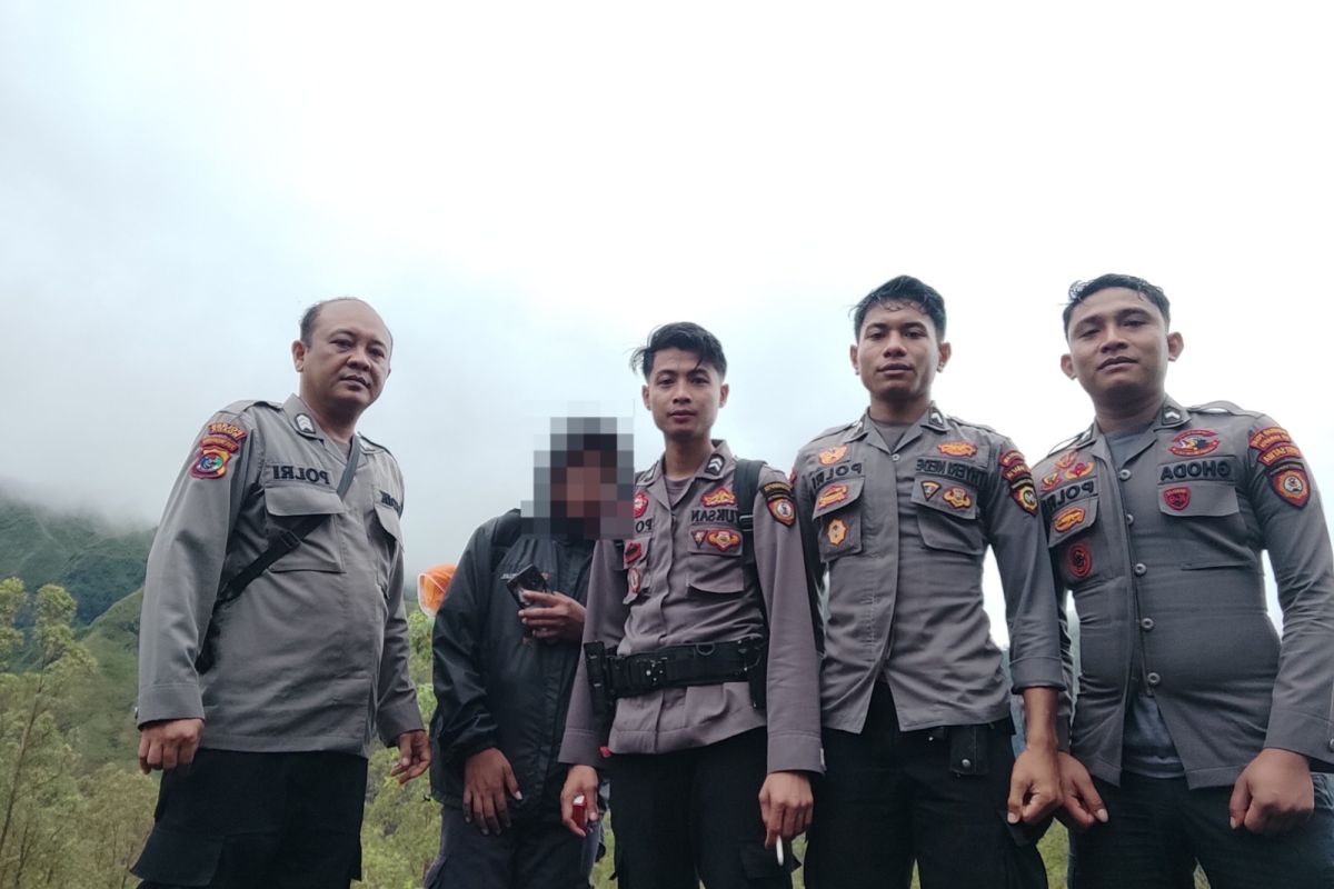 Polisi temukan wisatawan lokal yang tersesat saat berwisata di Ngada