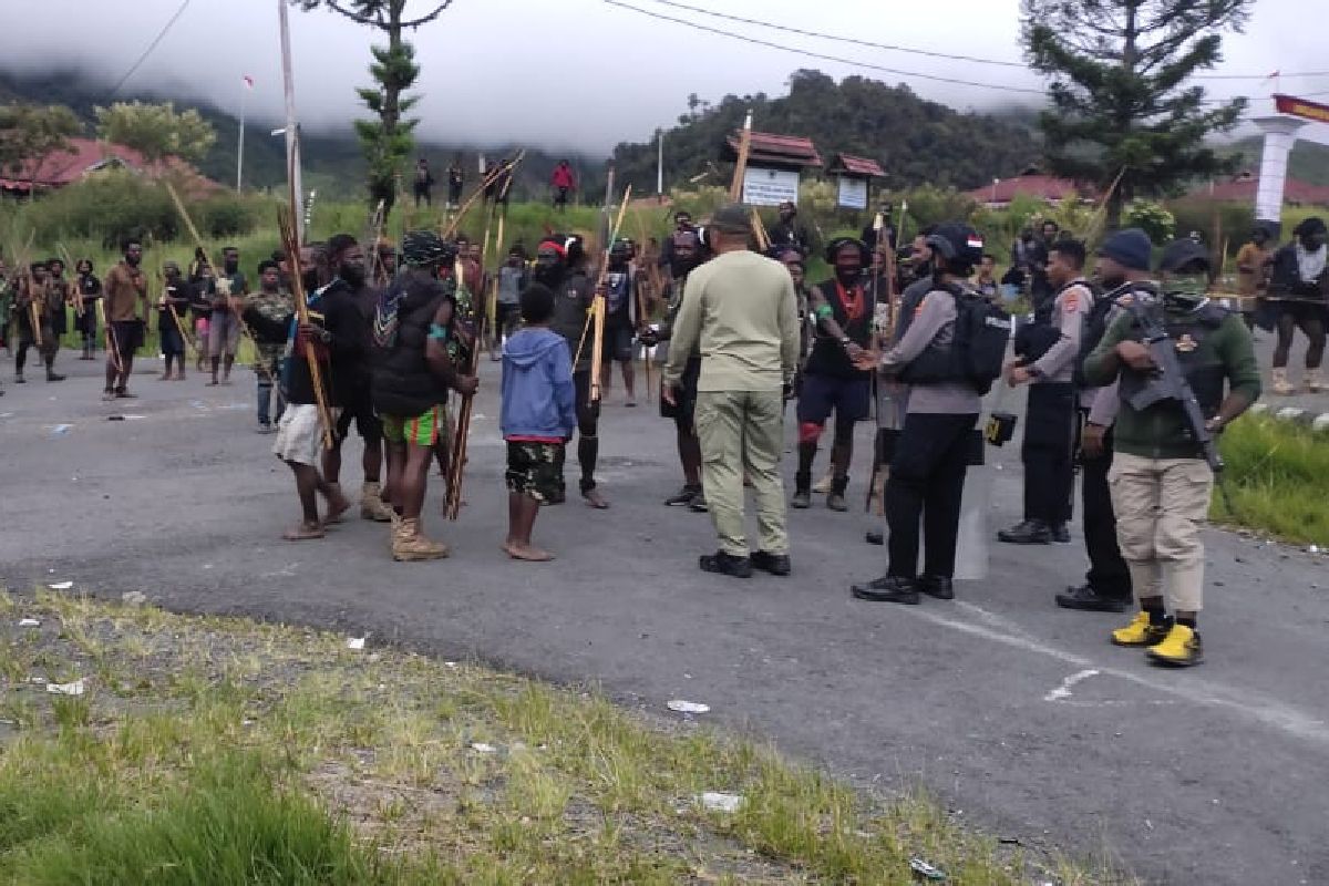 Kemarin, syarat ekstradisi Tannos hingga Brimob turun di Puncak Jaya