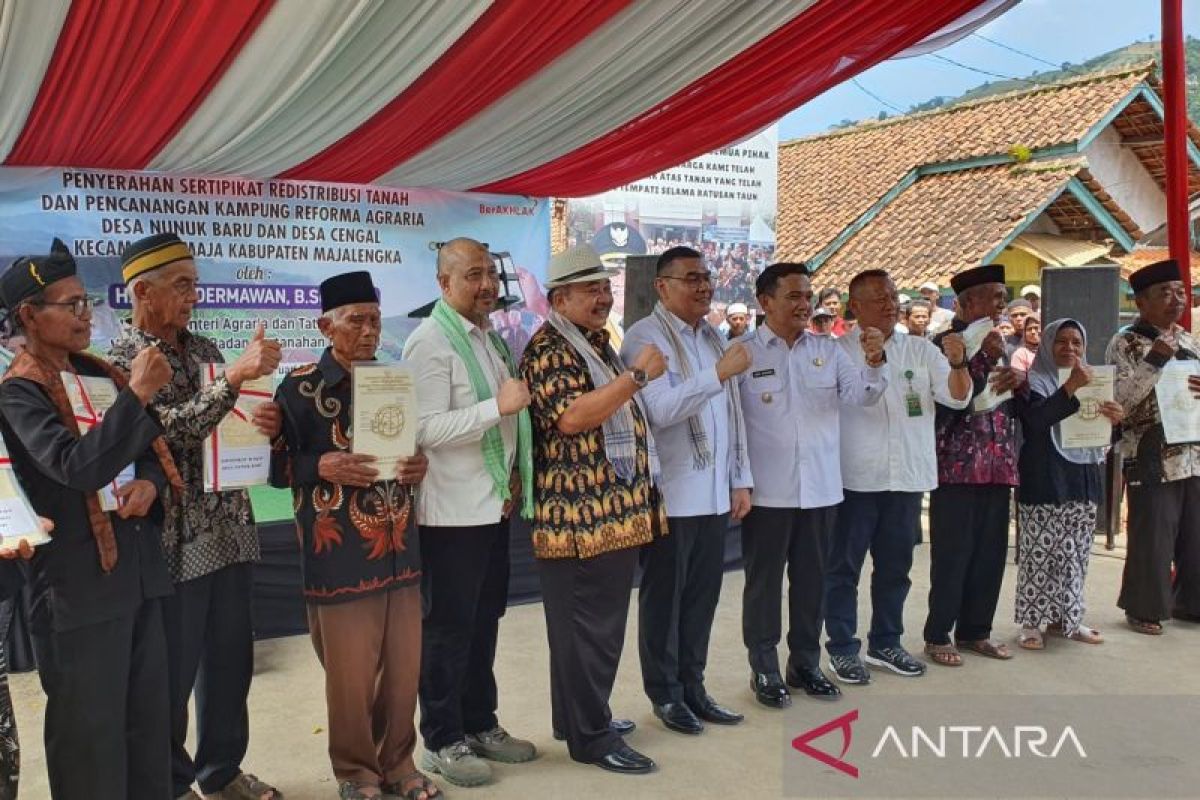 KemenATR/BPN serahkan 1.600 sertifikat tanah di Majalengka